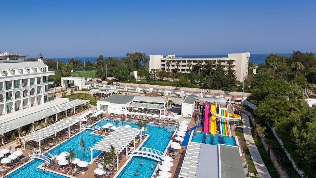 Karmir Resort