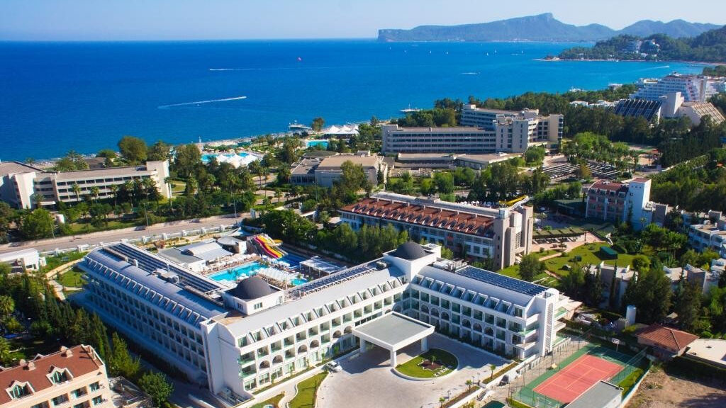 Karmir Resort
