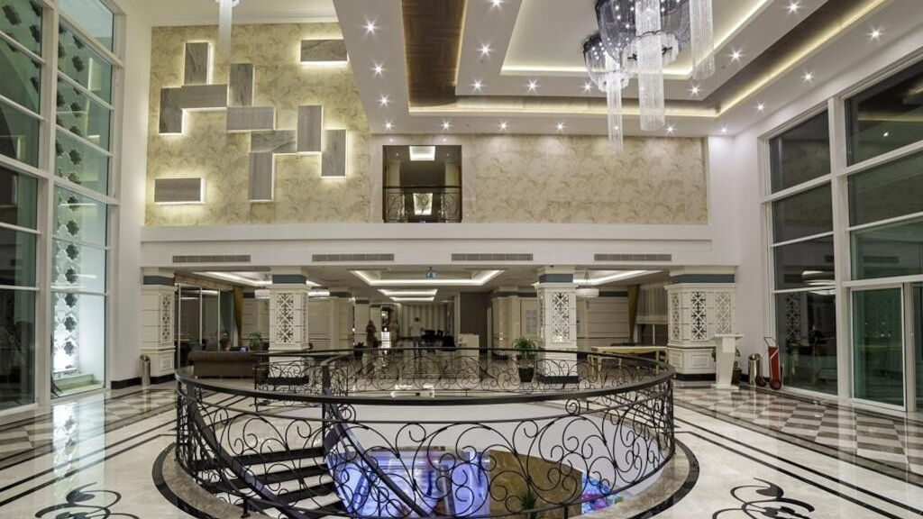 Karmir Resort