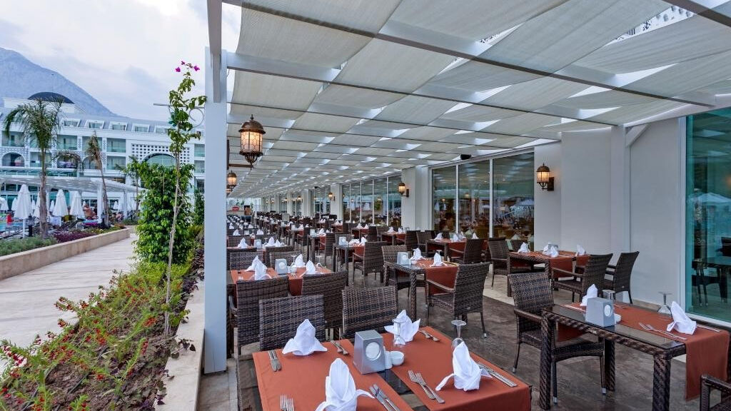 Karmir Resort