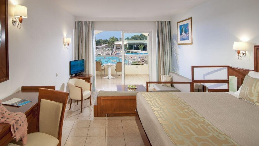 Kipriotis Maris & Suites