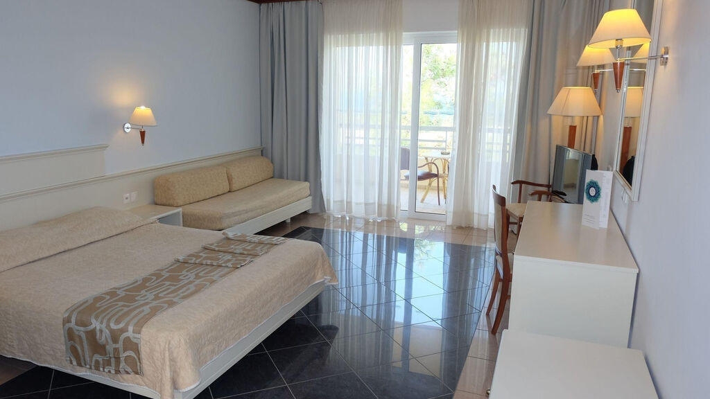 Kipriotis Maris & Suites