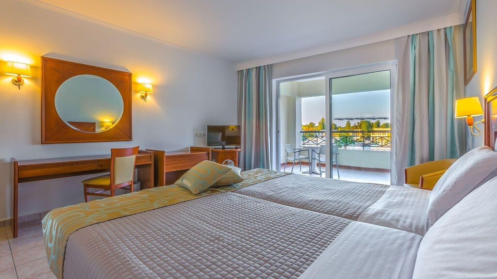 Kipriotis Maris & Suites