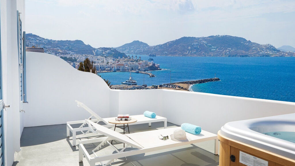 Kouros Hotel And Suites