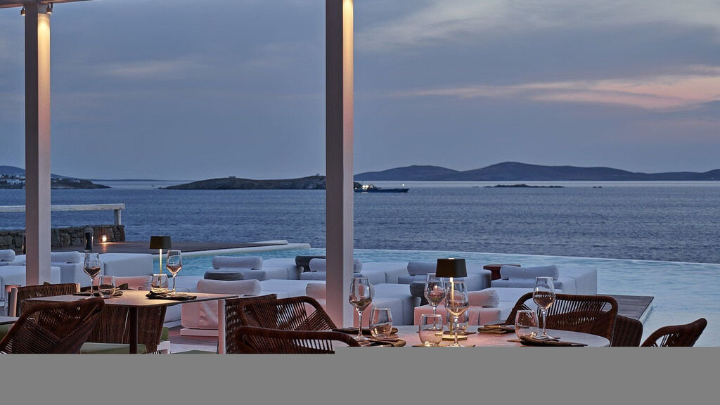 Kouros Hotel And Suites