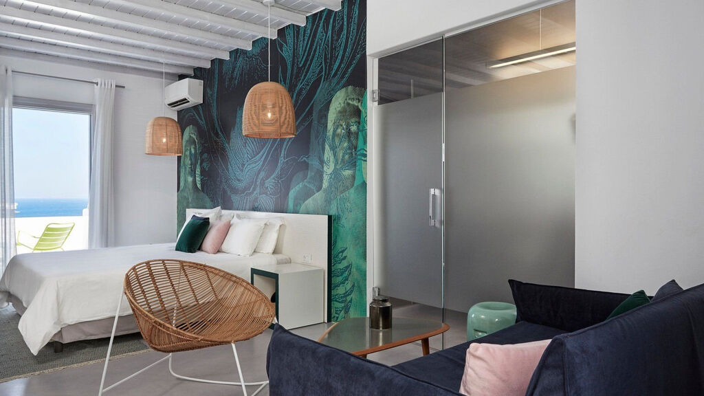 Kouros Hotel And Suites