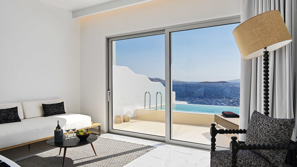 Kouros Hotel And Suites