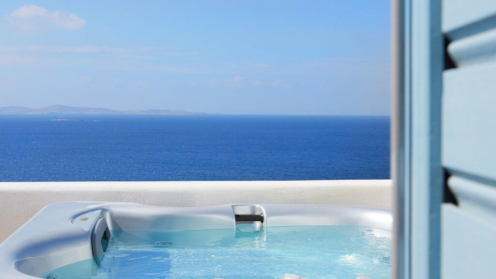 Kouros Hotel And Suites