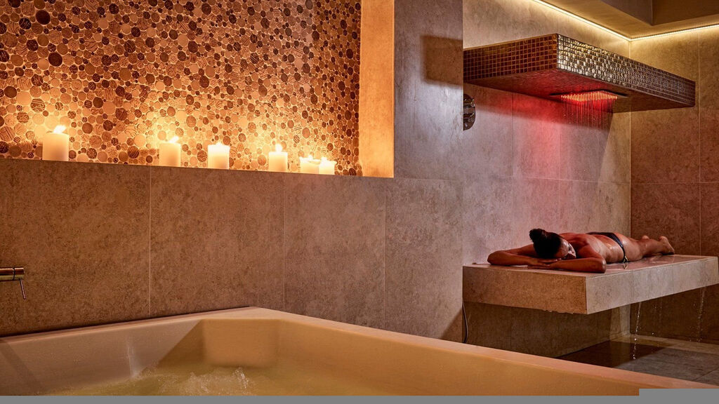 Kouros Hotel And Suites