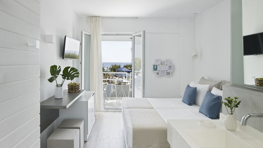 Kouros Seasight Resort