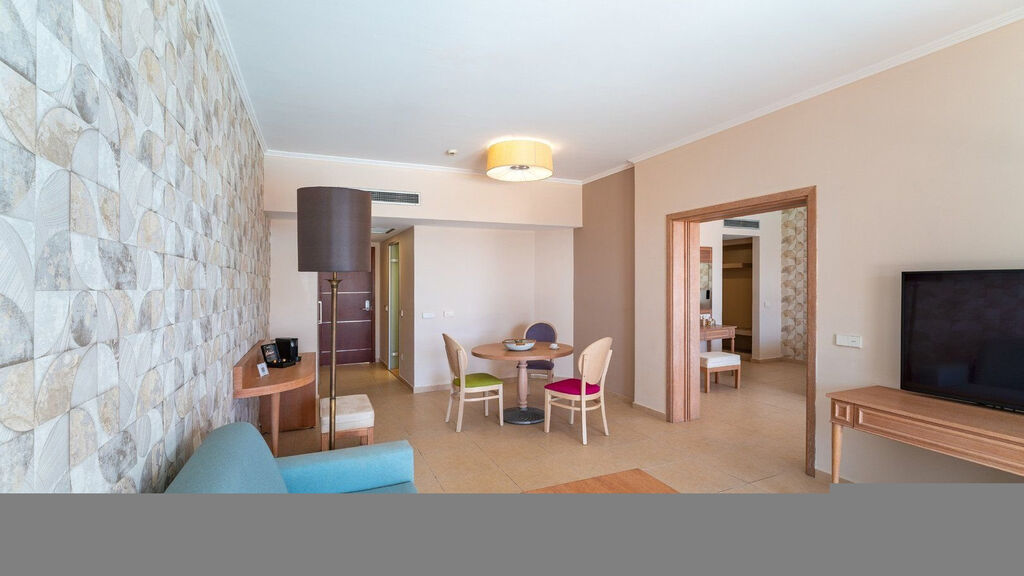 Kresten Royal Euphoria Resort