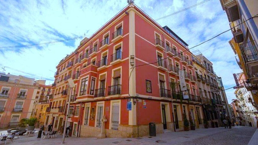 La Milagrosa Hotel and Apartments