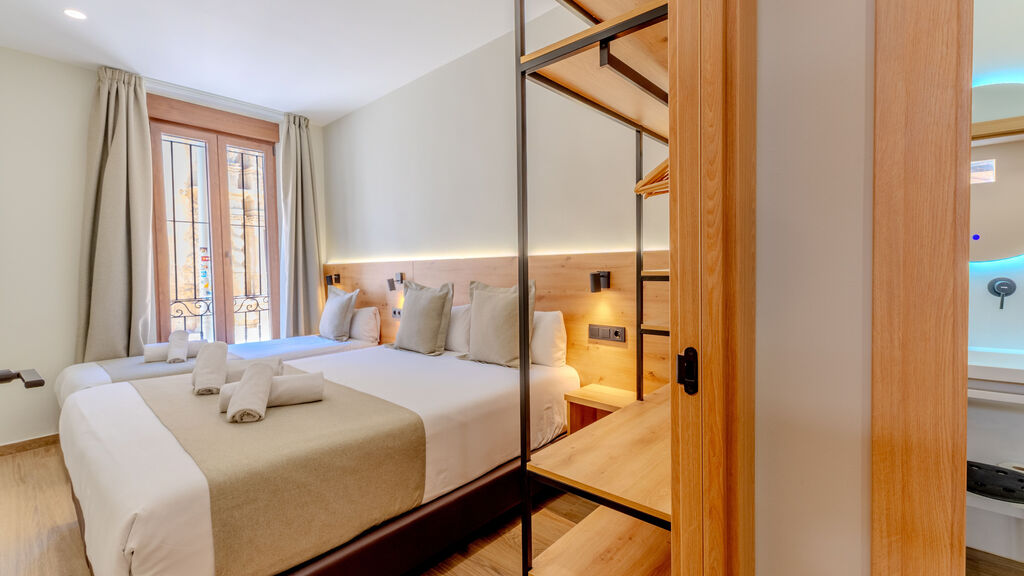 La Milagrosa Hotel and Apartments