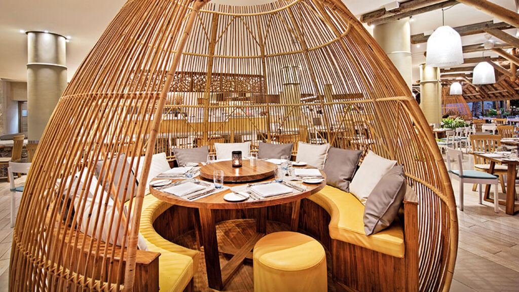 La Pirogue Resort & Spa