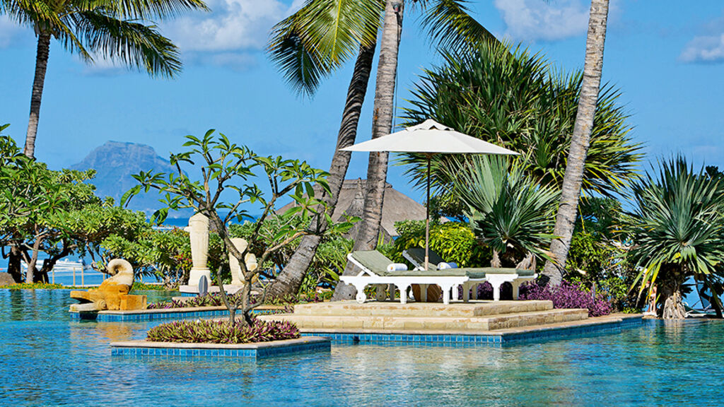 La Pirogue Resort & Spa
