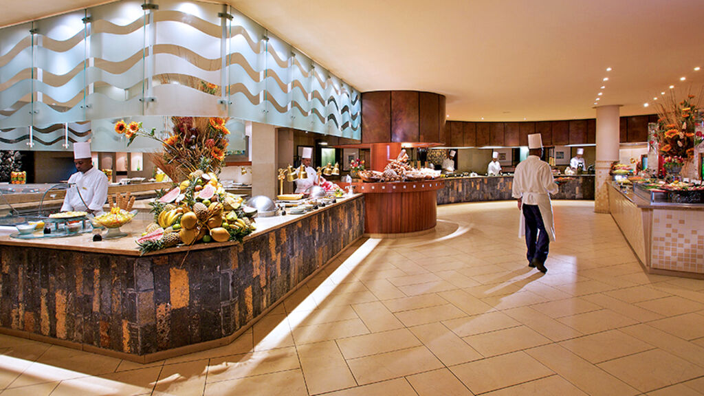 La Pirogue Resort & Spa