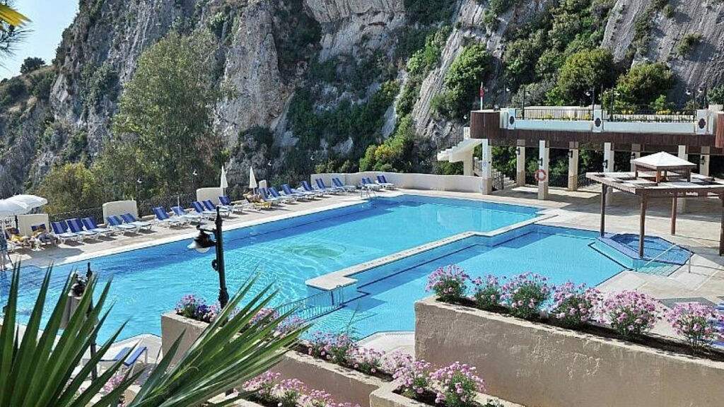Ladonia Hotels Adakule