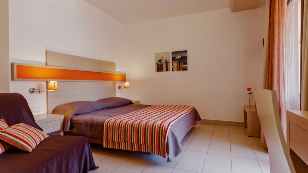 Hotel Lagomandra Beach