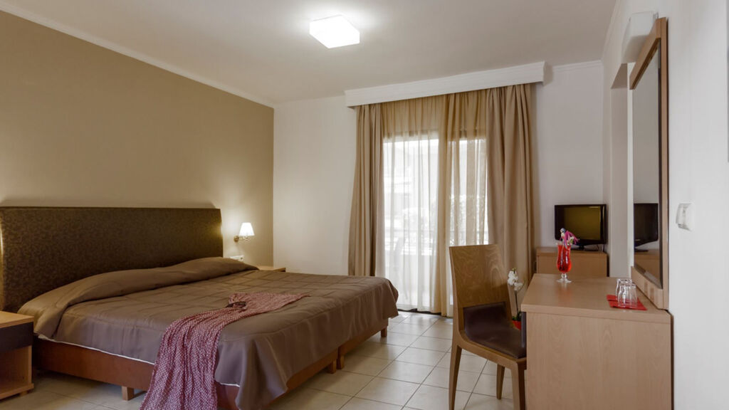 Hotel Lagomandra Beach