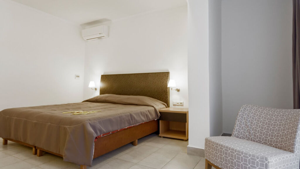 Hotel Lagomandra Beach