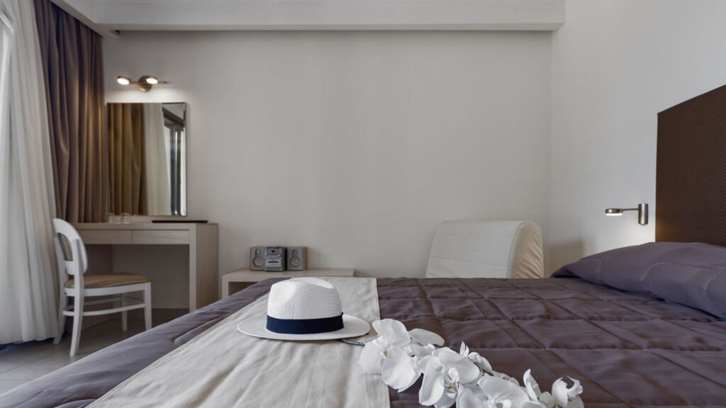 Hotel Lagomandra Beach