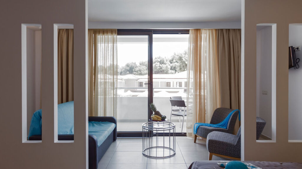 Hotel Lagomandra Beach