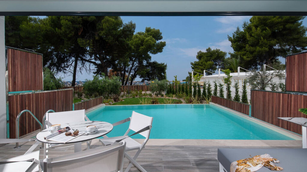 Hotel Lagomandra Beach