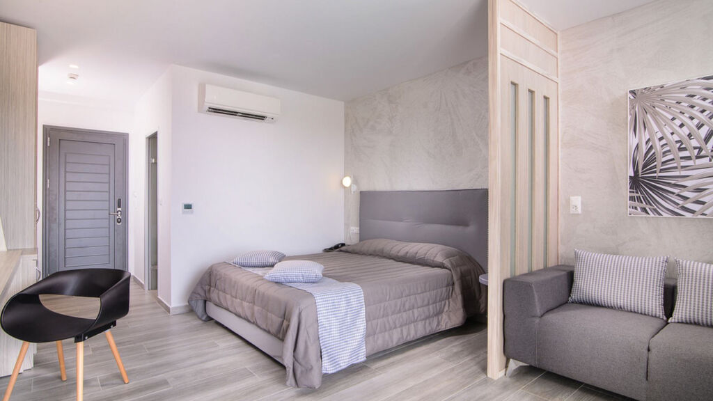 Hotel Lagomandra Beach