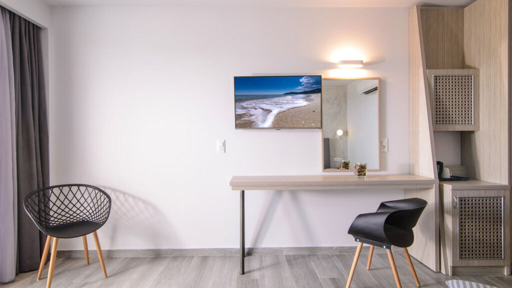 Hotel Lagomandra Beach