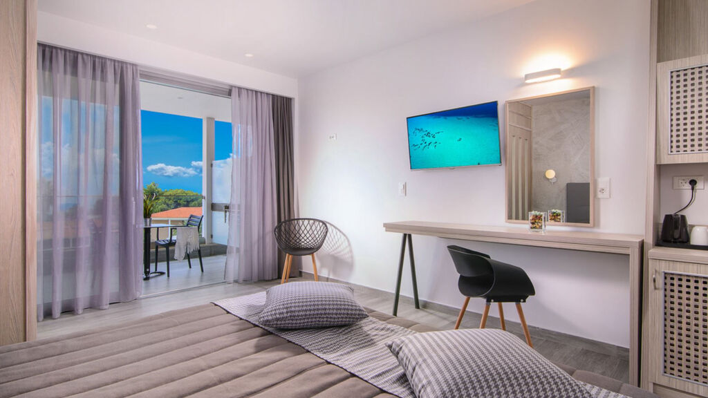 Hotel Lagomandra Beach