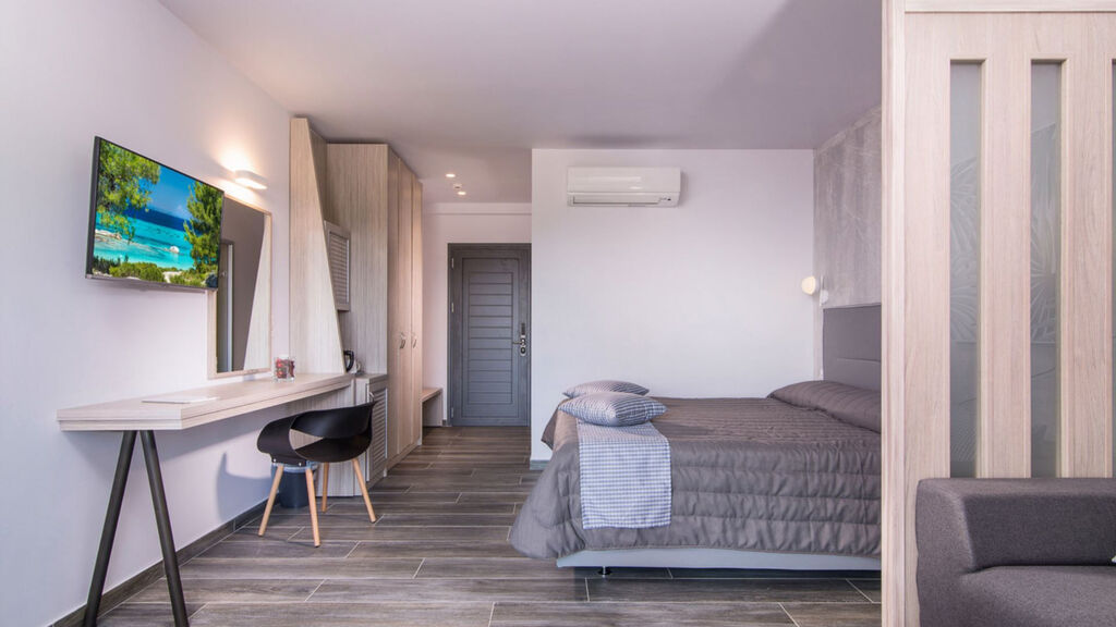 Hotel Lagomandra Beach