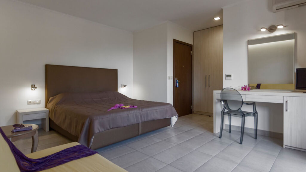 Hotel Lagomandra Beach