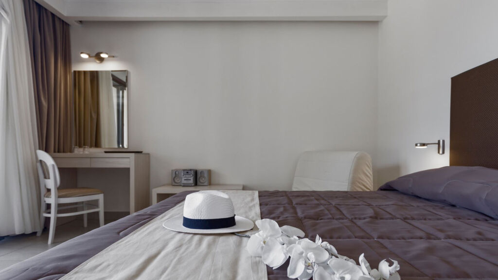 Hotel Lagomandra Beach