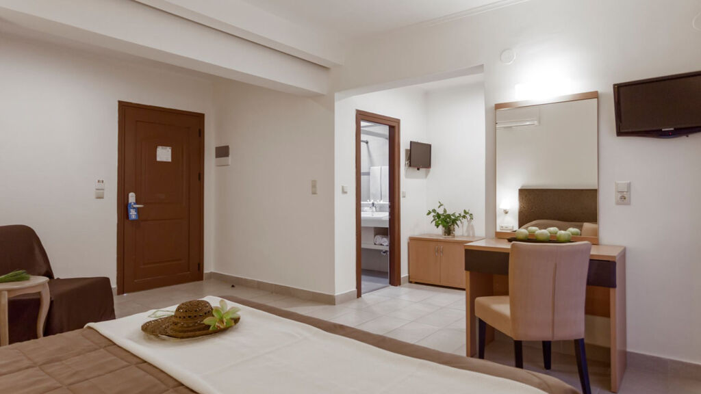 Hotel Lagomandra Beach