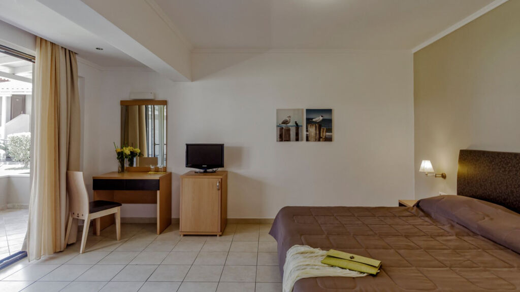 Hotel Lagomandra Beach