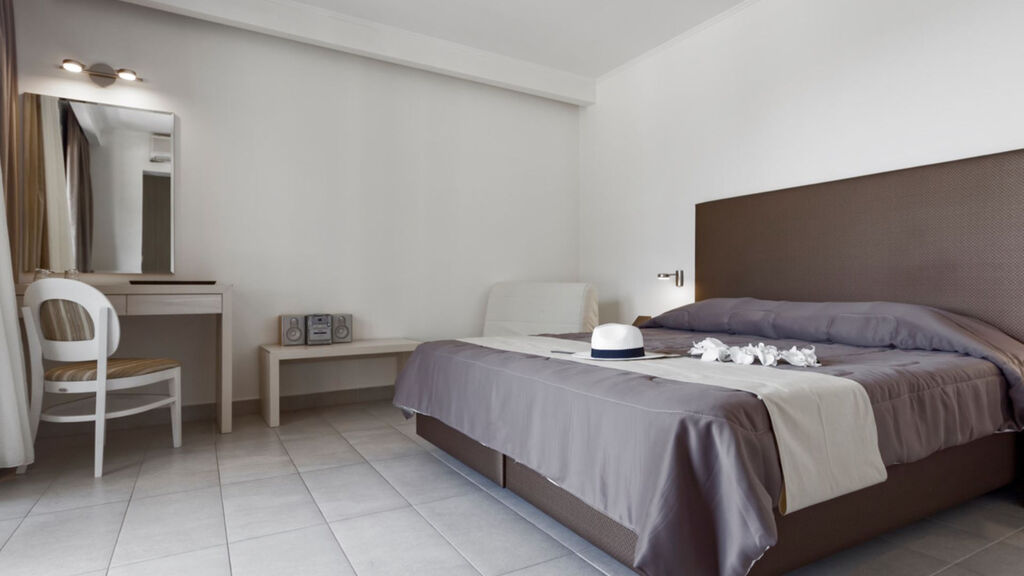 Hotel Lagomandra Beach