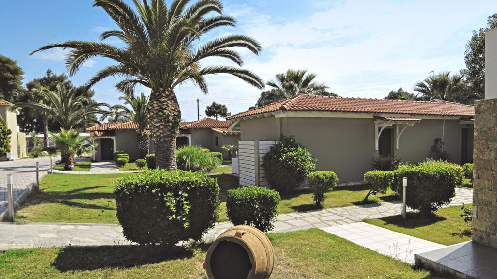 Hotel Lagomandra Beach