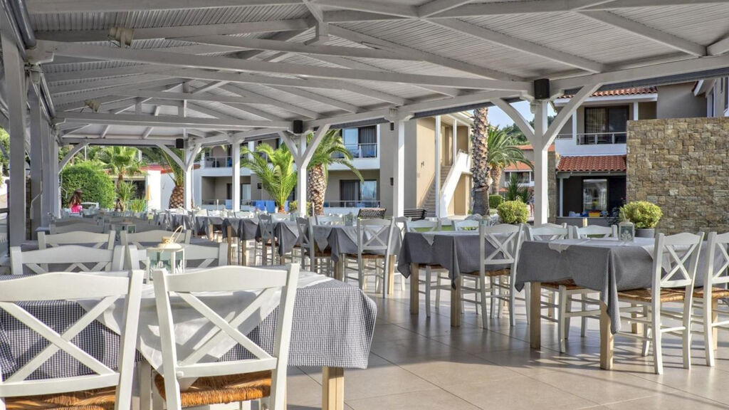 Hotel Lagomandra Beach