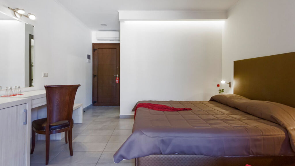 Hotel Lagomandra Beach