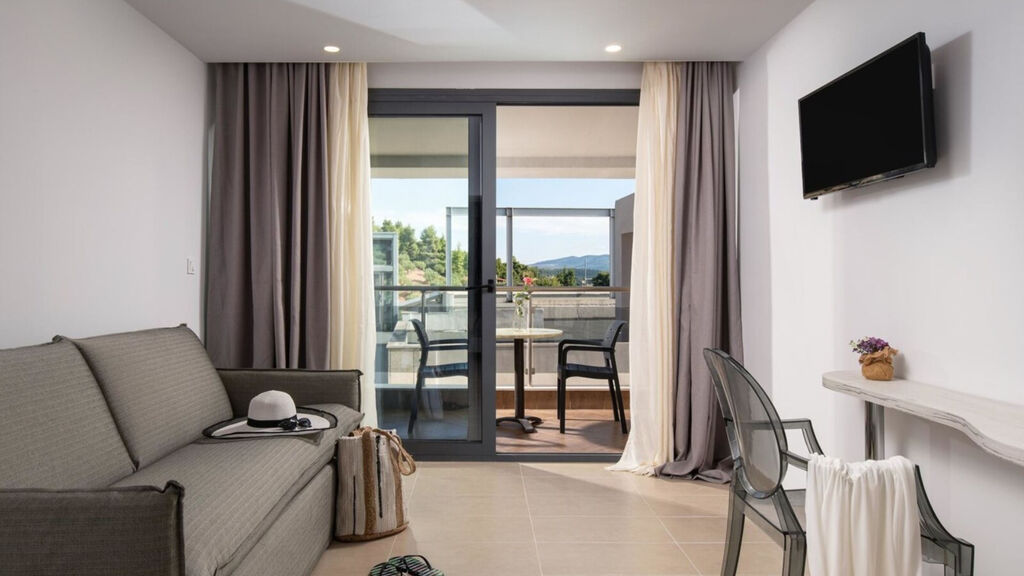 Lagomandra Hotel & Spa