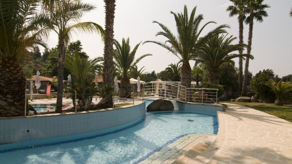 Lagomandra Hotel & Spa