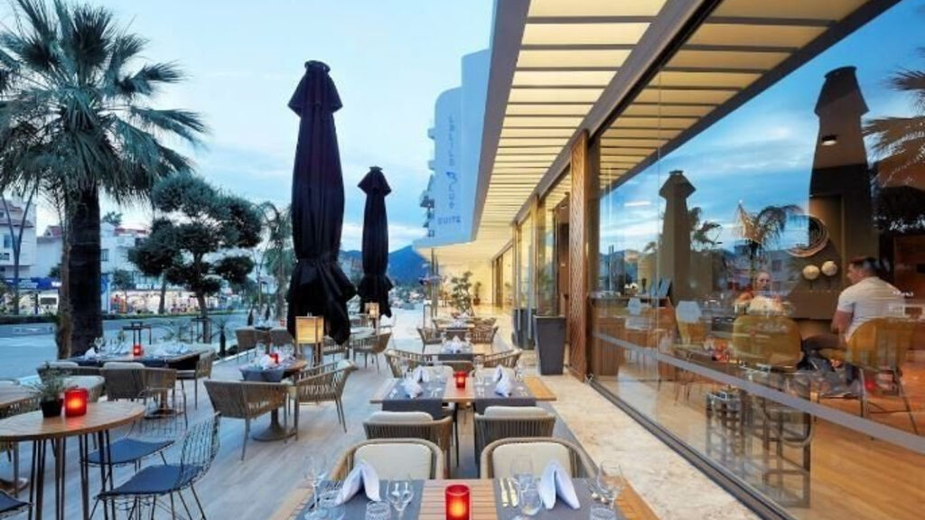 Lalila Blue Suites