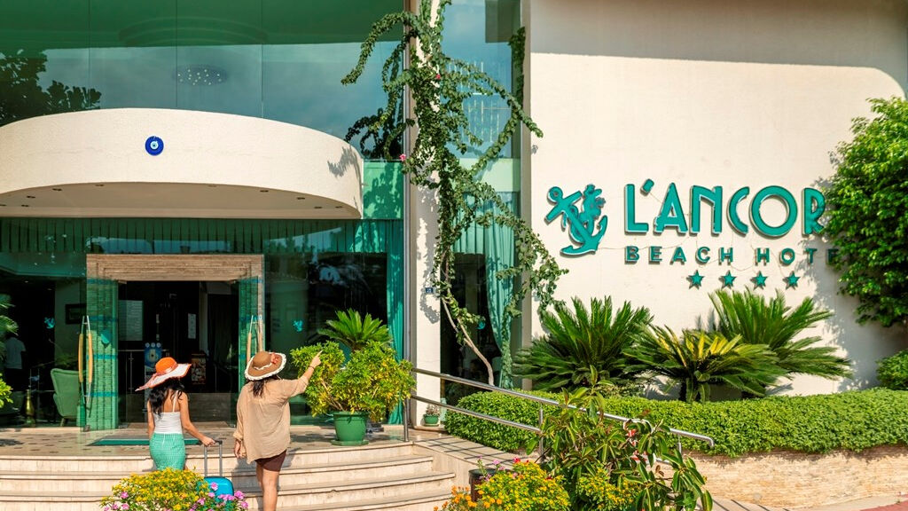 L'Ancora Beach Hotel