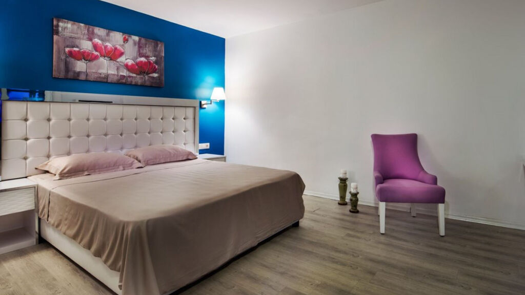 Le Bleu Hotel & Resort