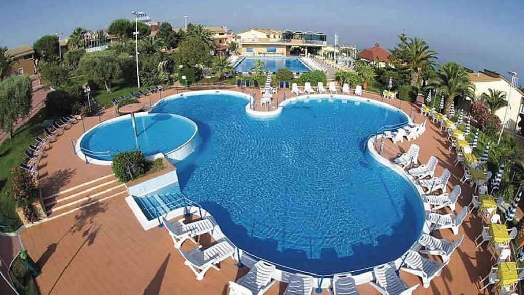 Le Pace Residence