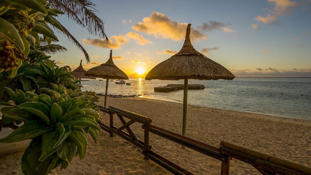 Le Peninsula Bay Beach Resort & Spa