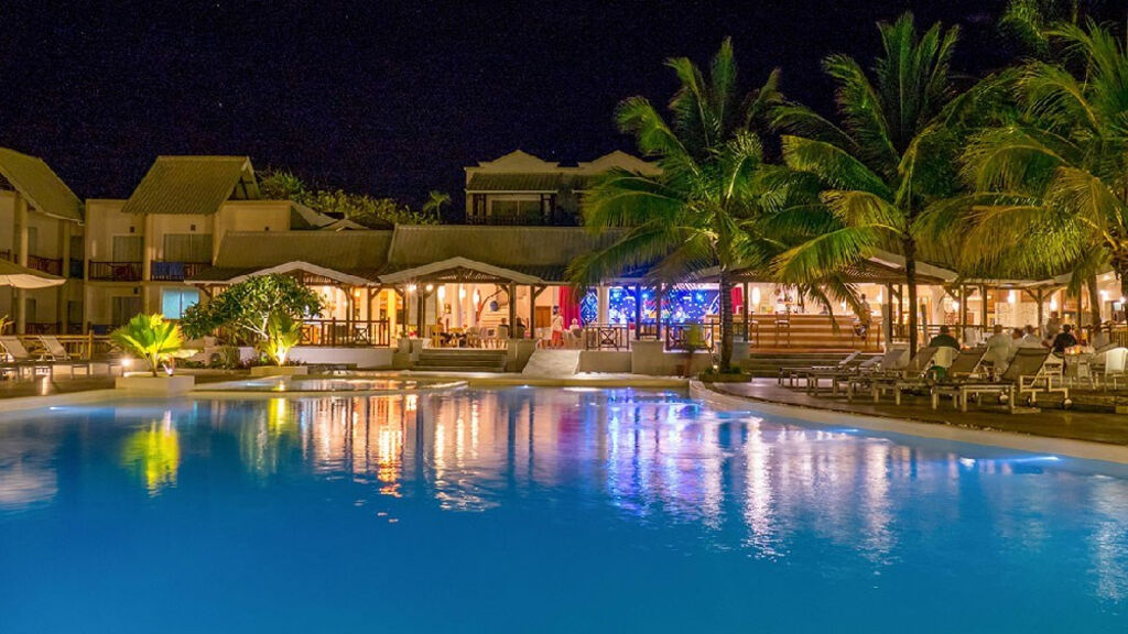 Le Peninsula Bay Beach Resort & Spa