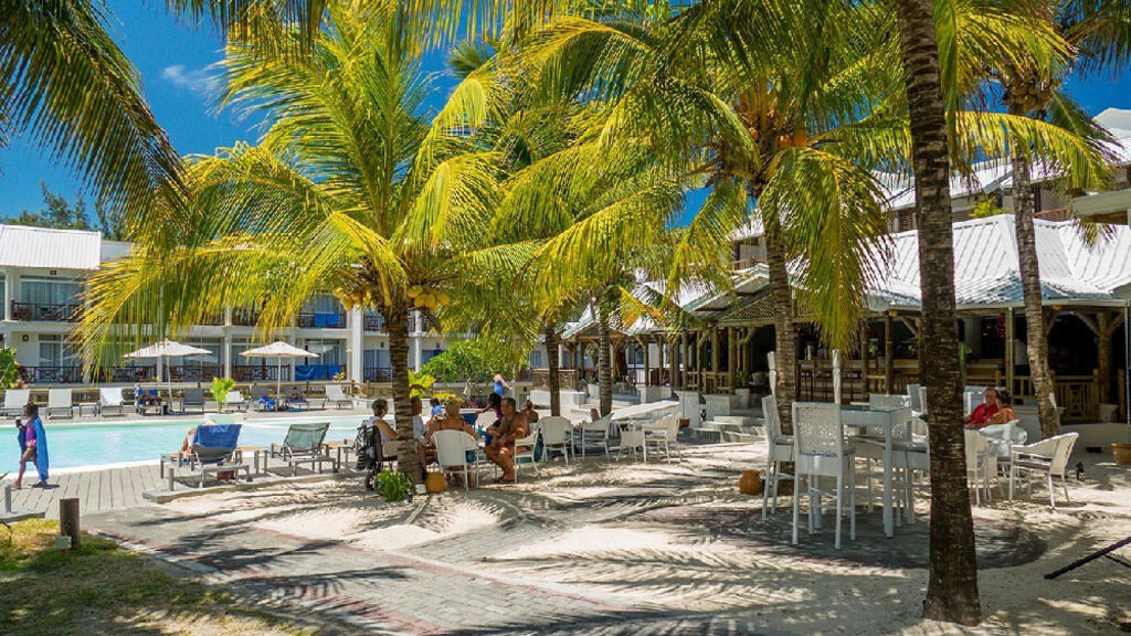 Le Peninsula Bay Beach Resort & Spa