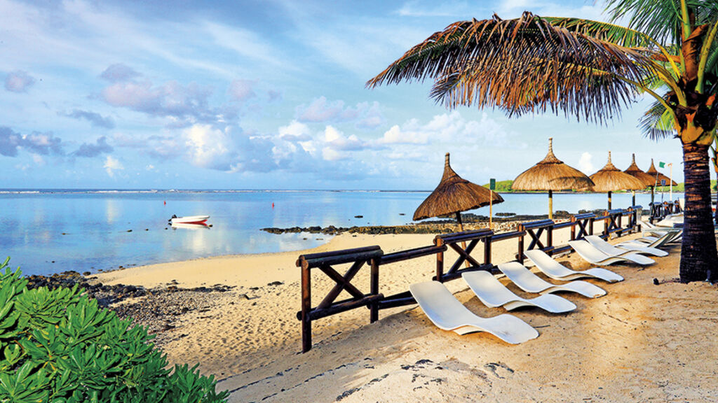 Le Peninsula Bay Beach Resort