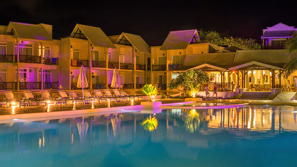 Le Peninsula Bay Beach Resort